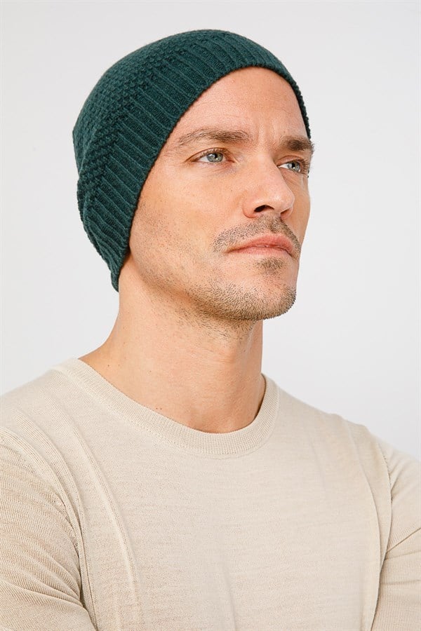 Мужская шерстяная шапка зеленая