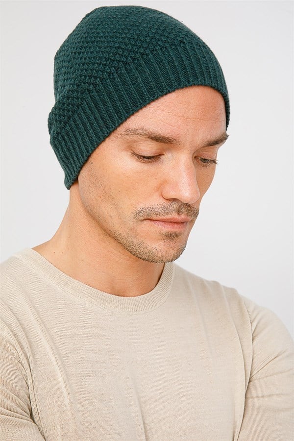Мужская шерстяная шапка зеленая