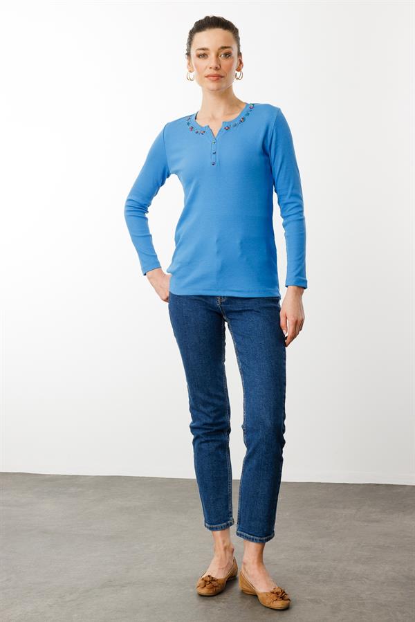 Kadın Açma Yaka Boncuk İşlemeli Penye Bluz Mavi