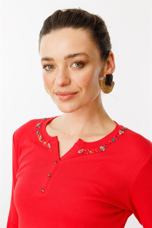 Kadın Açma Yaka Boncuk İşlemeli Penye Bluz Kırmızı