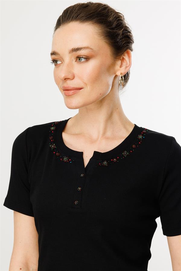 Kadın Açma Yaka Boncuk İşlemeli T-Shirt Siyah