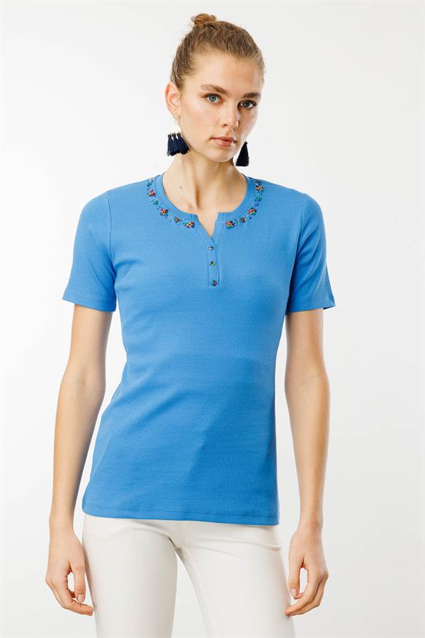 Kadın Açma Yaka Boncuk İşlemeli T-Shirt Mavi