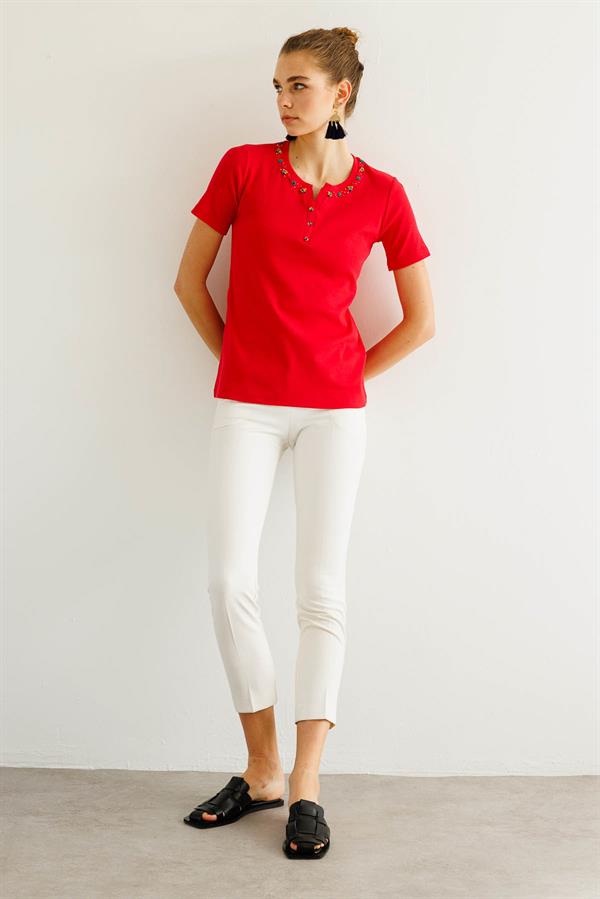 Kadın Açma Yaka Boncuk İşlemeli T-Shirt Kırmızı