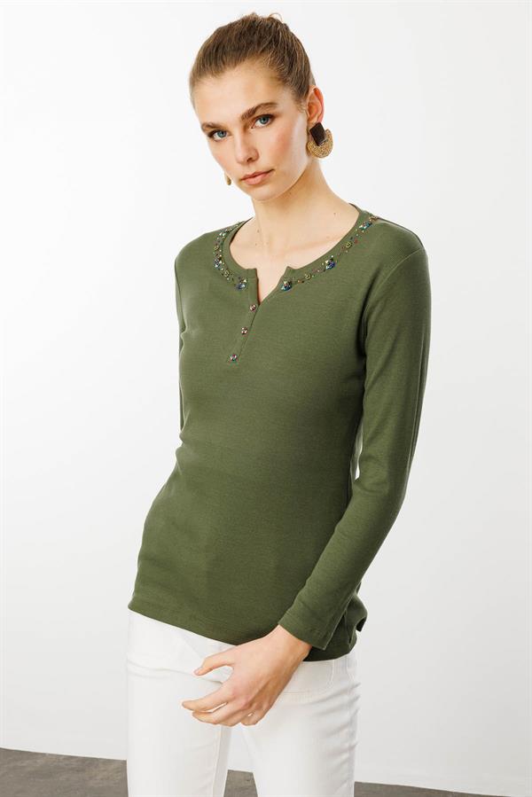 Kadın Açma Yaka Boncuk İşlemeli Penye Bluz Haki