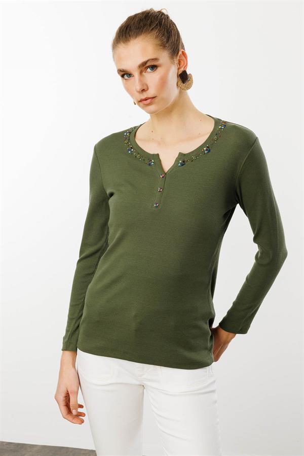 Kadın Açma Yaka Boncuk İşlemeli Penye Bluz Haki