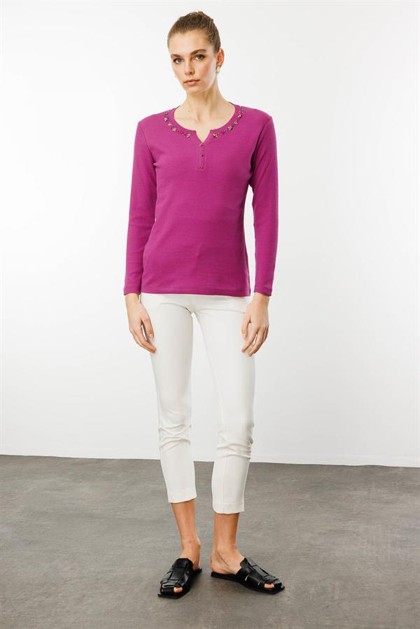 Kadın Açma Yaka Boncuk İşlemeli Penye Bluz Sıklamen