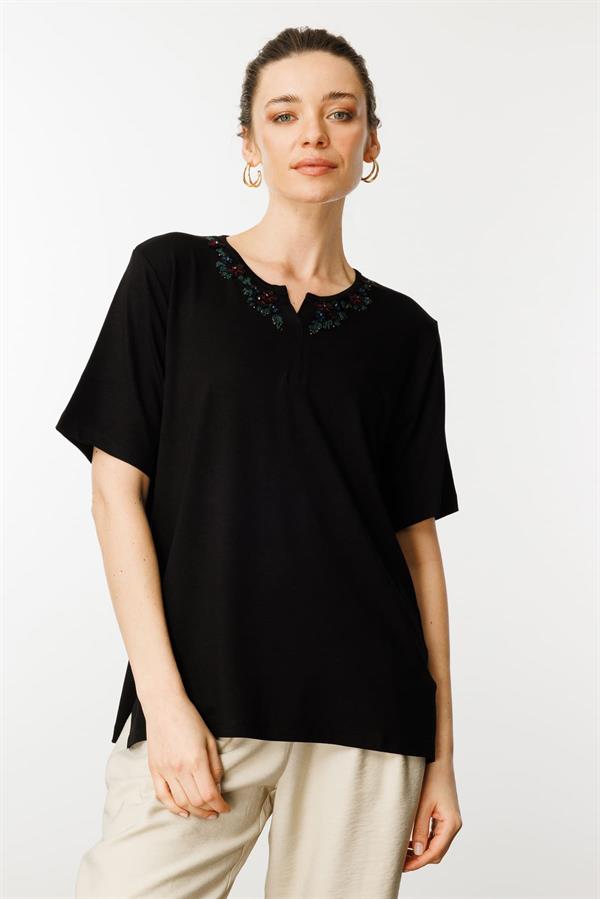 Kadın Açma Yaka Dantel Çiçek İşlemeli Penye T-Shirt Siyah
