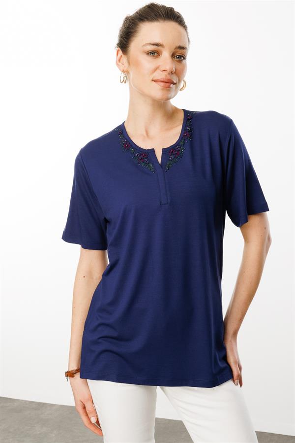 Kadın Açma Yaka Dantel Çiçek İşlemeli Penye T-Shirt Lacivert