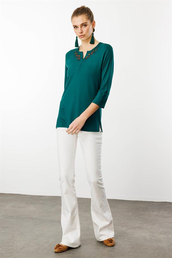 Kadın Açma Yaka Nakış İşlemeli Penye Bluz Yeşil
