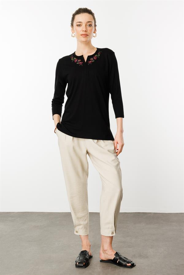 Kadın Açma Yaka Nakış İşlemeli Penye Bluz Siyah