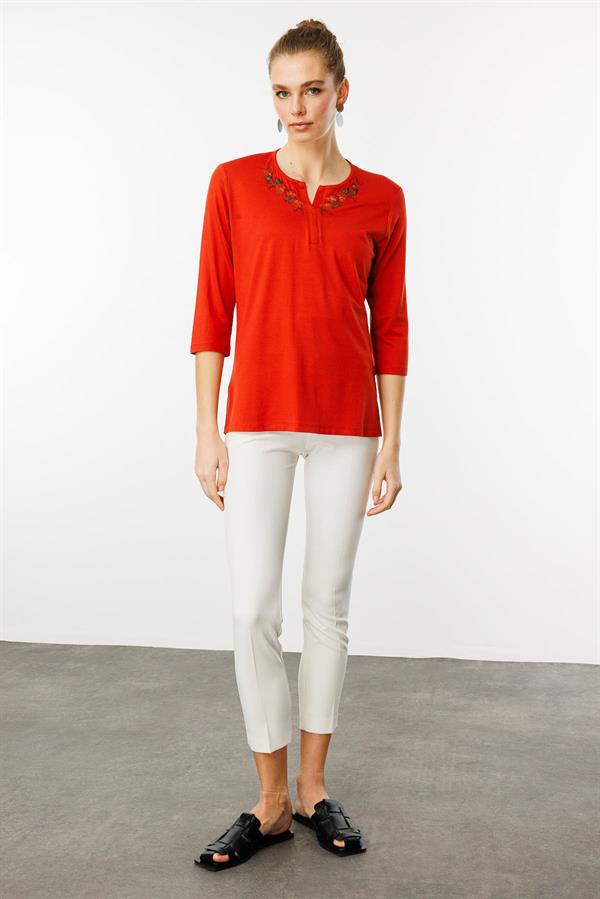 Kadın Açma Yaka Nakış İşlemeli Penye Bluz Oranj