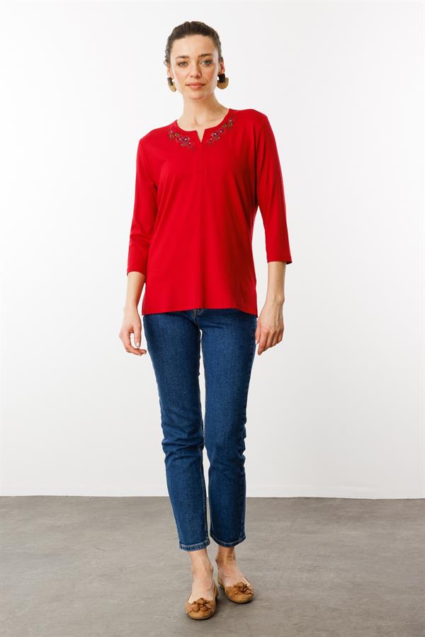 Kadın Açma Yaka Nakış İşlemeli Penye Bluz Kırmızı