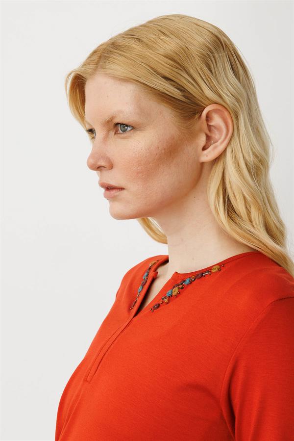 Kadın Açma Yaka Nakış İşlemeli Penye Bluz Oranj