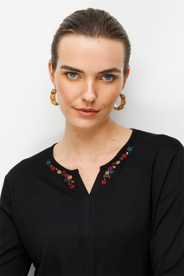 Kadın Açma Yaka Nakış İşlemeli Penye Bluz Siyah