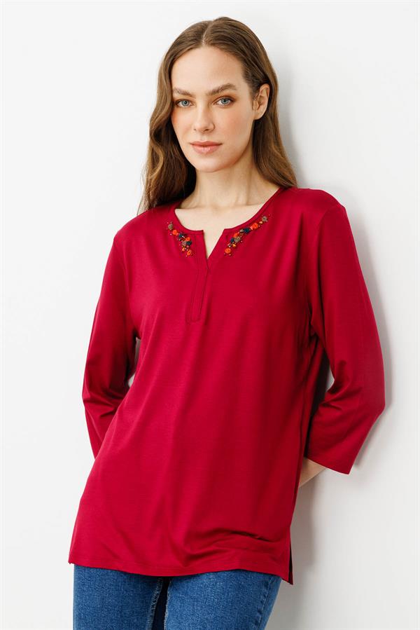 Kadın Açma Yaka Nakış İşlemeli Penye Bluz Vişne