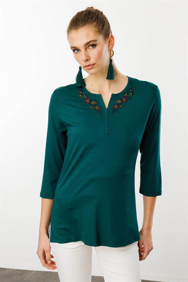 Kadın Açma Yaka Nakış İşlemeli Penye Bluz Yeşil
