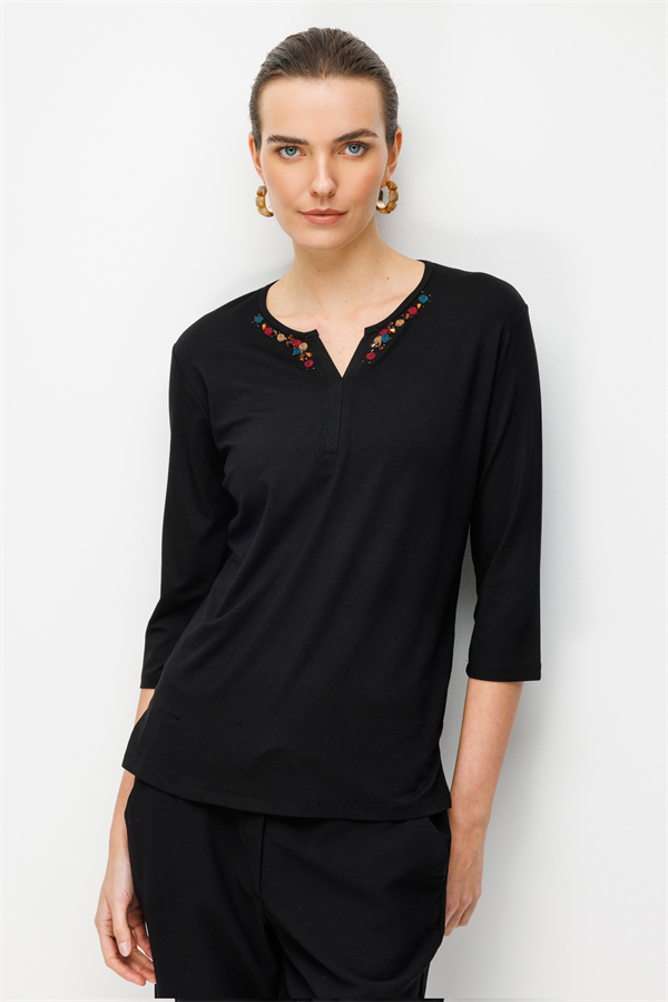 Kadın Açma Yaka Nakış İşlemeli Penye Bluz Siyah