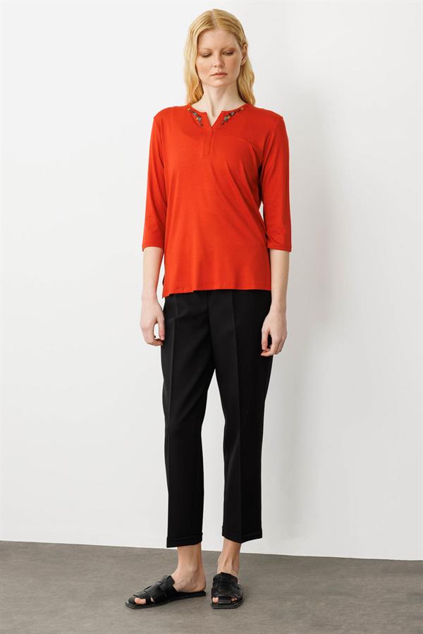 Kadın Açma Yaka Nakış İşlemeli Penye Bluz Oranj