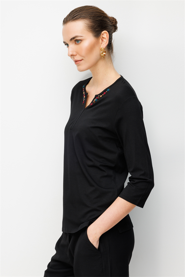 Kadın Açma Yaka Nakış İşlemeli Penye Bluz Siyah