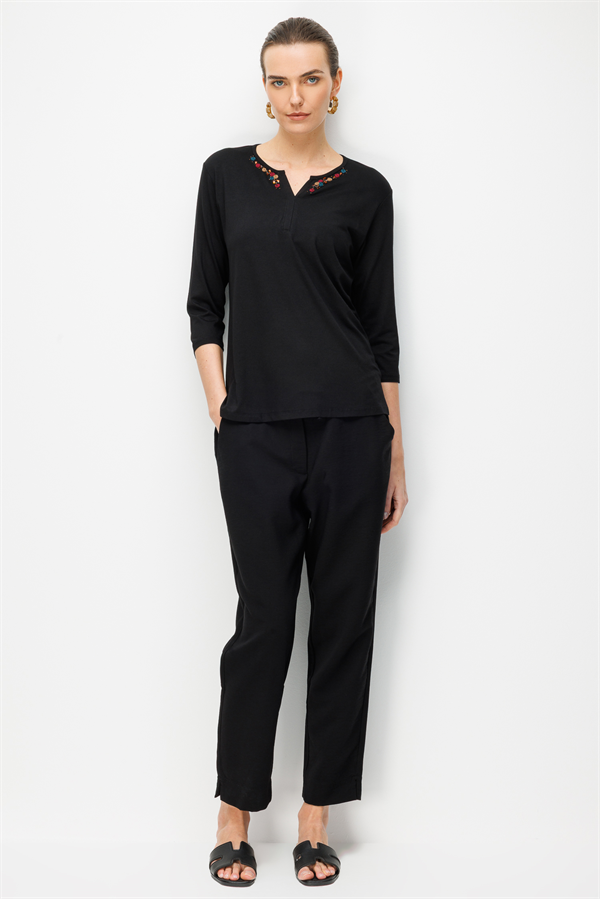 Kadın Açma Yaka Nakış İşlemeli Penye Bluz Siyah