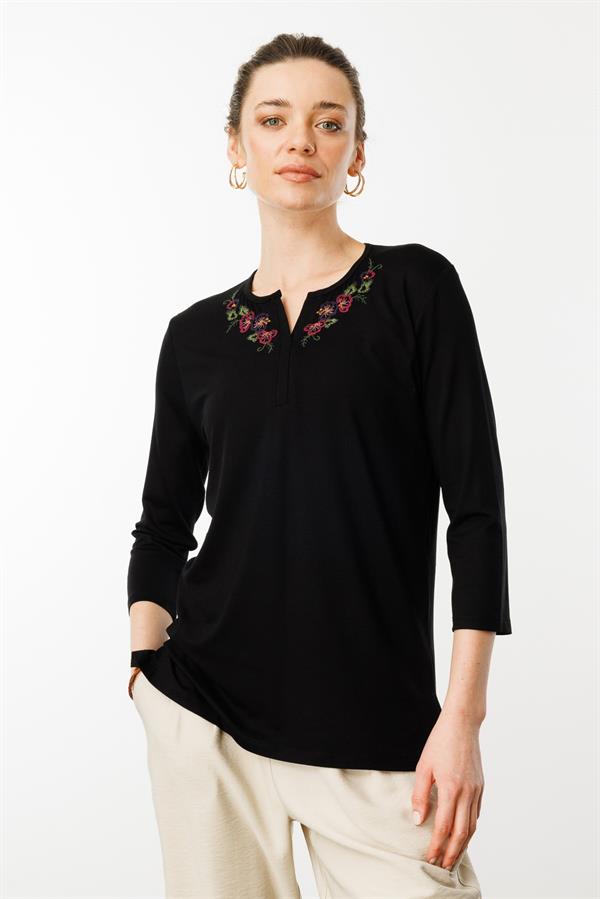 Kadın Açma Yaka Nakış İşlemeli Penye Bluz Siyah
