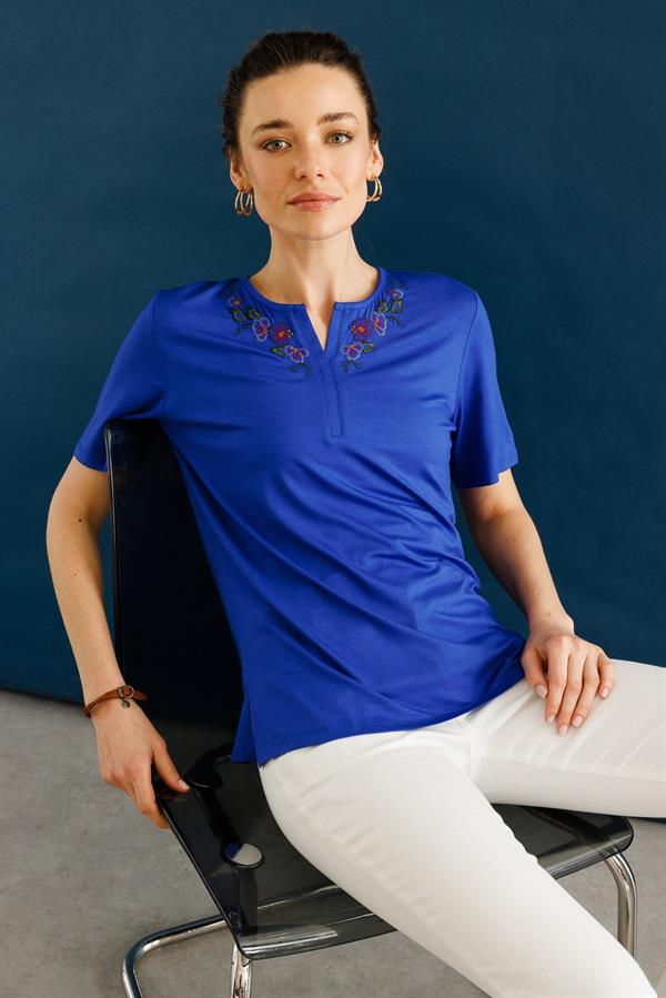 Kadın Açma Yaka Nakış İşlemeli Penye T-shirt Saks