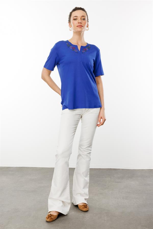 Kadın Açma Yaka Nakış İşlemeli Penye T-shirt Saks