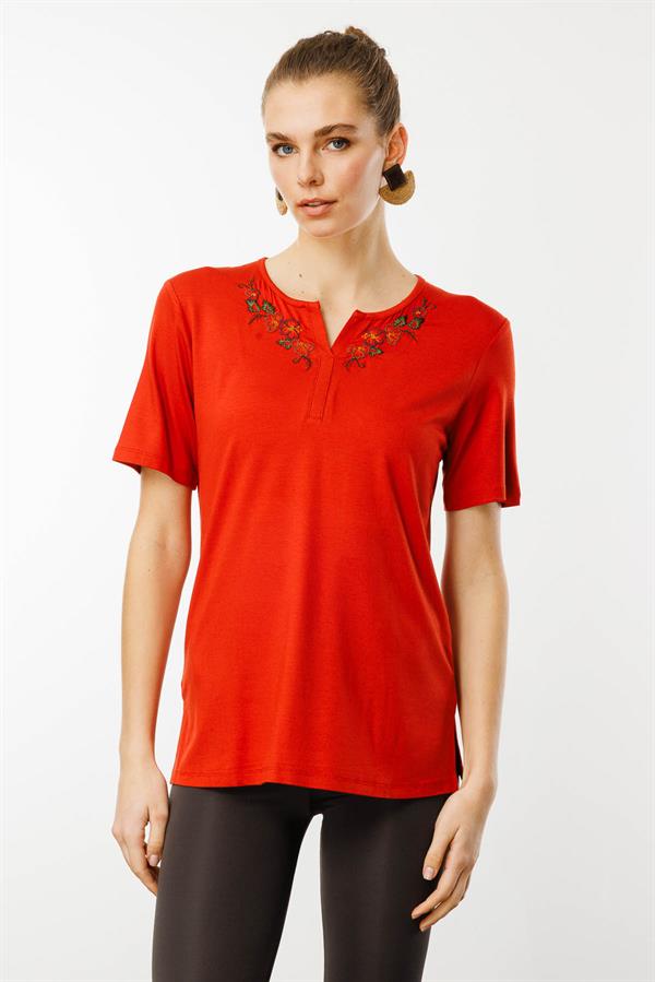Kadın Açma Yaka Nakış İşlemeli Penye T-shirt Oranj