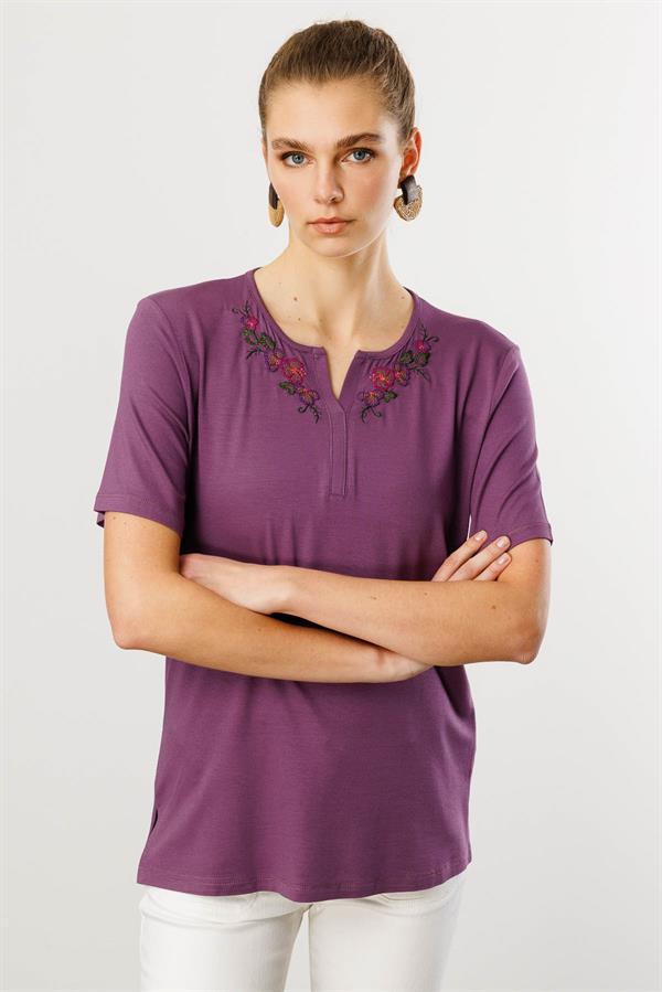 Kadın Açma Yaka Nakış İşlemeli Penye T-shirt Lila