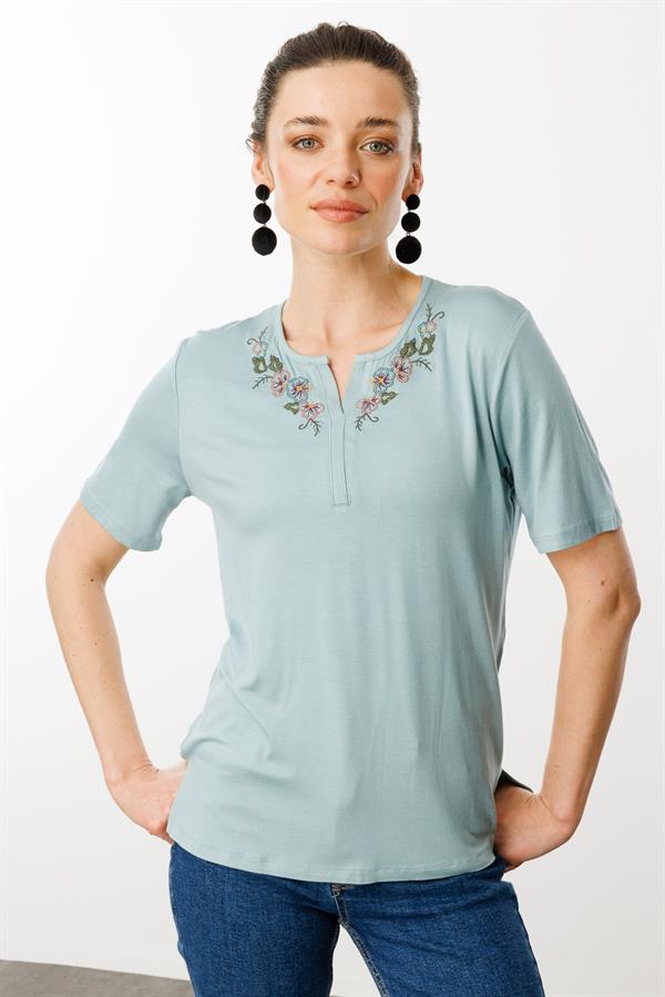 Kadın Açma Yaka Nakış İşlemeli Penye T-shirt Mint