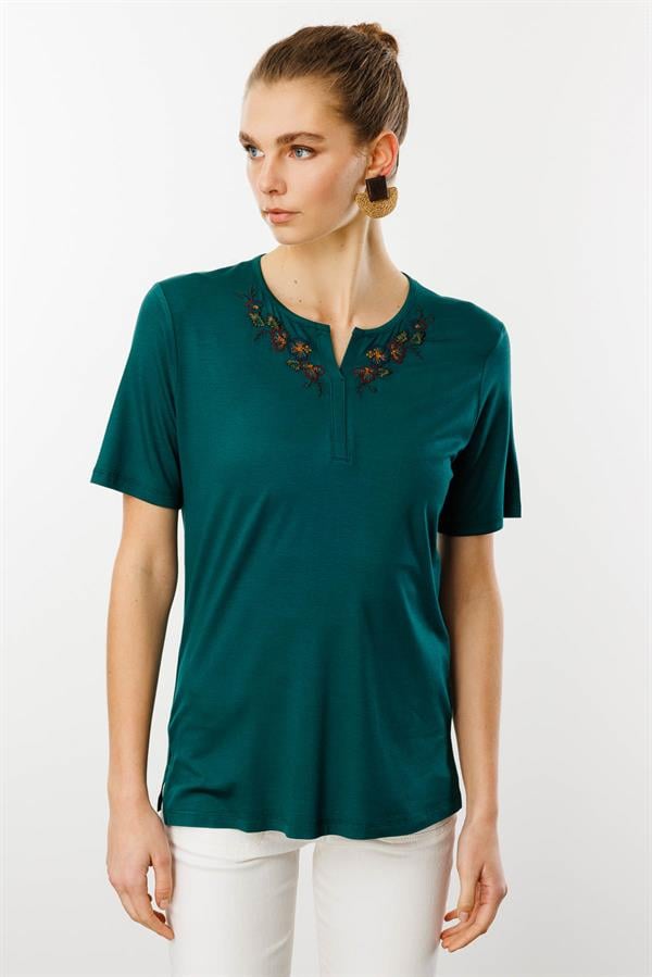 Kadın Açma Yaka Nakış İşlemeli Penye T-shirt Yeşil