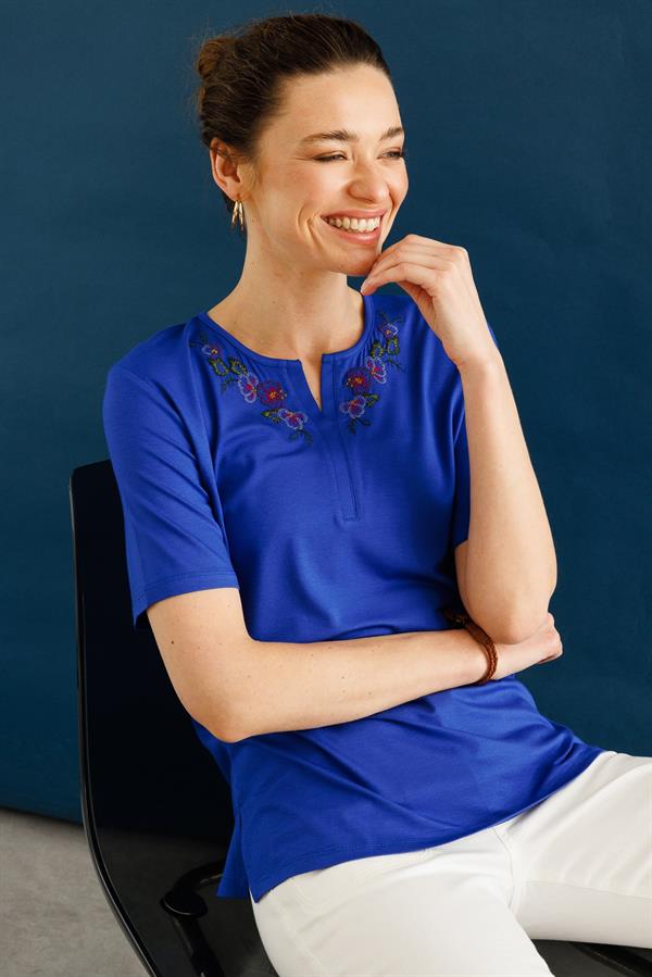 Kadın Açma Yaka Nakış İşlemeli Penye T-shirt Saks