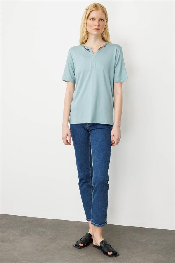 Kadın Sıfır Yaka Nakış İşlemeli T-shirt Mint