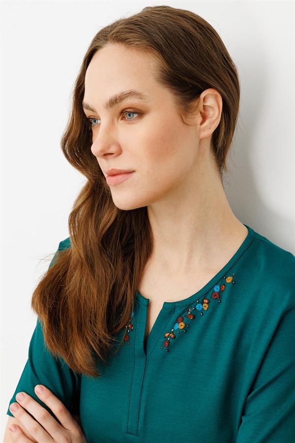 Kadın Sıfır Yaka Nakış İşlemeli T-shirt Yeşil