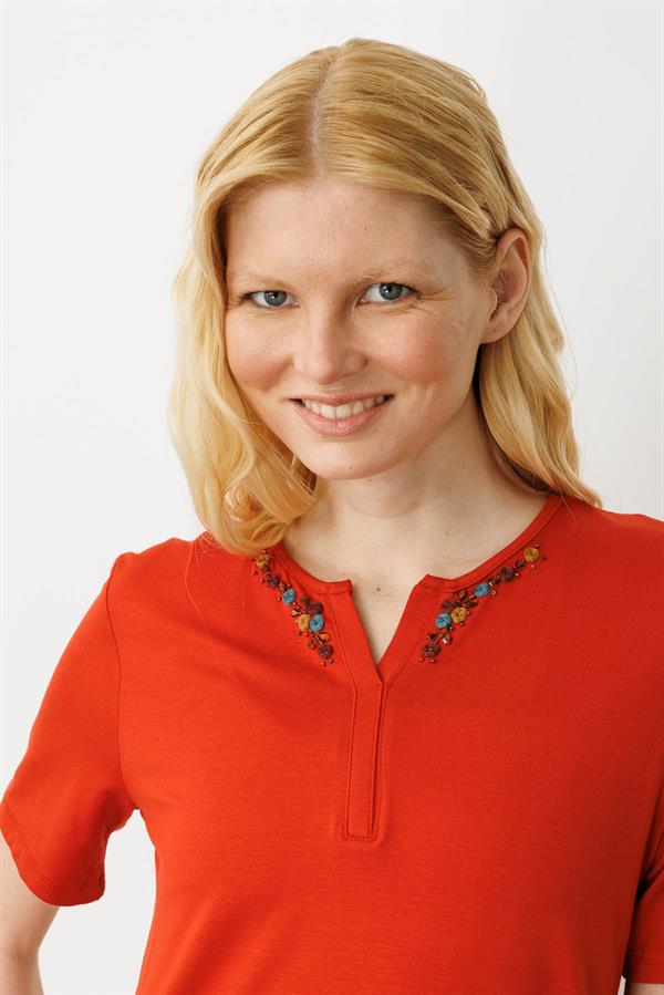 Kadın Sıfır Yaka Nakış İşlemeli T-shirt Oranj