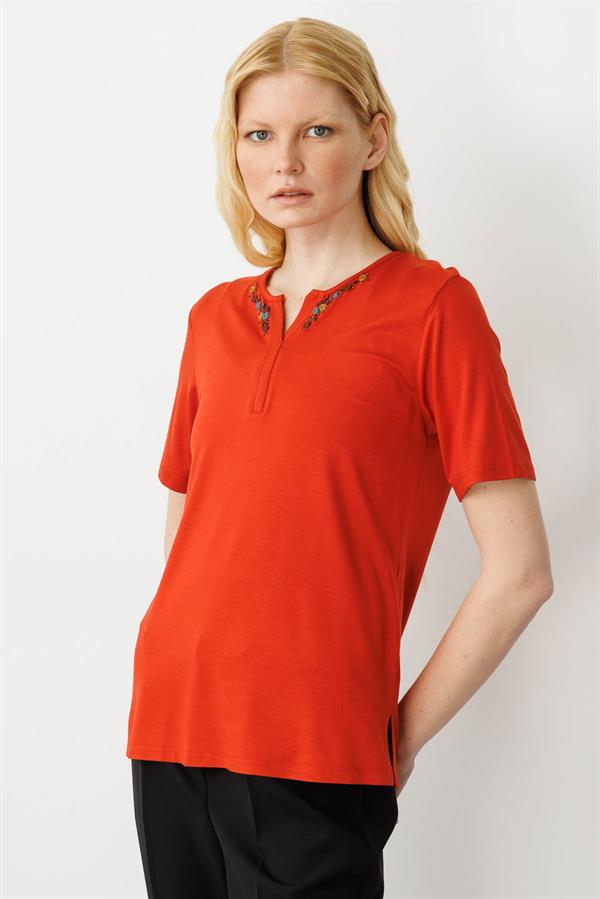 Kadın Sıfır Yaka Nakış İşlemeli T-shirt Oranj