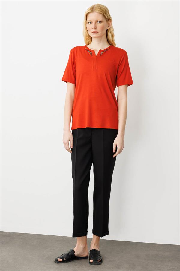 Kadın Sıfır Yaka Nakış İşlemeli T-shirt Oranj