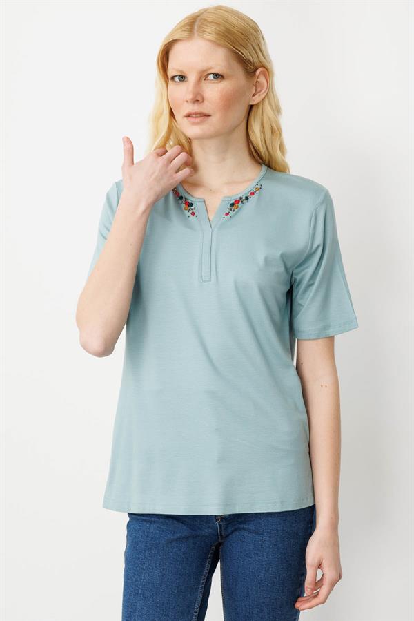 Kadın Sıfır Yaka Nakış İşlemeli T-shirt Mint
