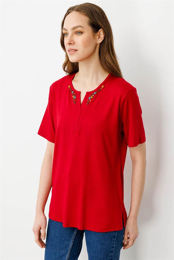 Kadın Sıfır Yaka Nakış İşlemeli T-shirt Kırmızı