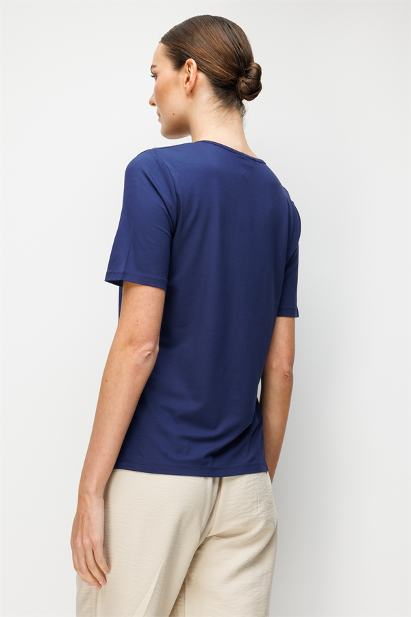 Kadın Açma Yaka Yakası Çiçek Nakışlı Penye T-shirt Lacivert