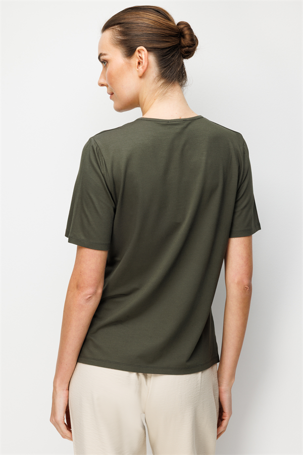 Kadın Açma Yaka Yakası Çiçek Nakışlı Penye T-shirt Haki