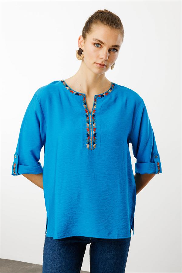 Kadın Açma Yaka Yakası Etnik Nakışlı Gömlek Saks