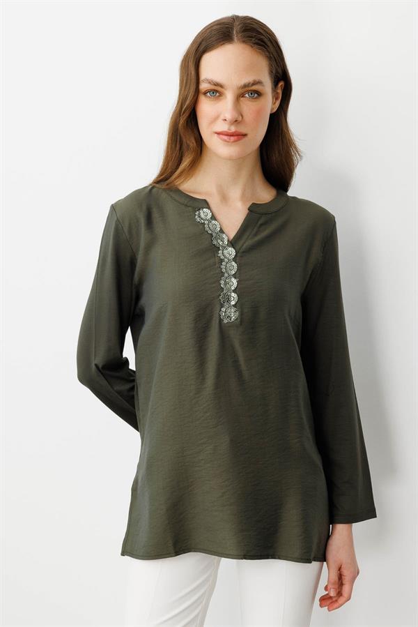Kadın Açma Yaka Yakası Payet İşlemeli Bluz Haki