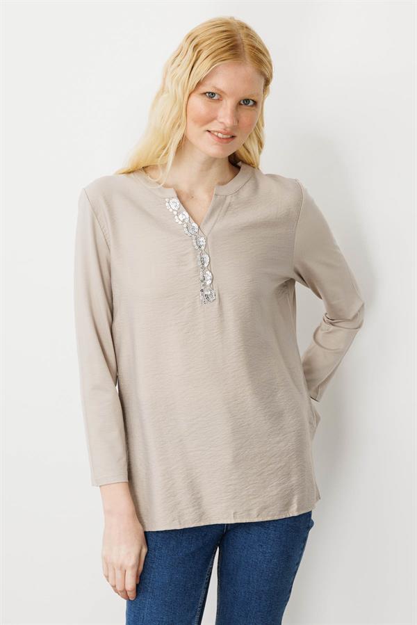 Kadın Açma Yaka Yakası Payet İşlemeli Bluz Bej