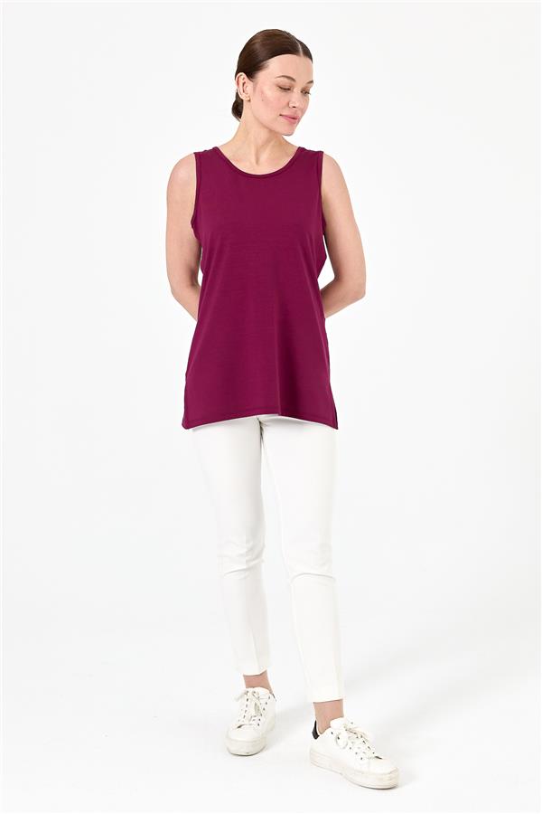 Женская майка на бретельках сливового цвета 