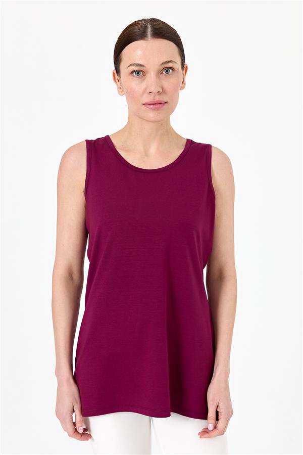 Женская майка на бретельках сливового цвета 