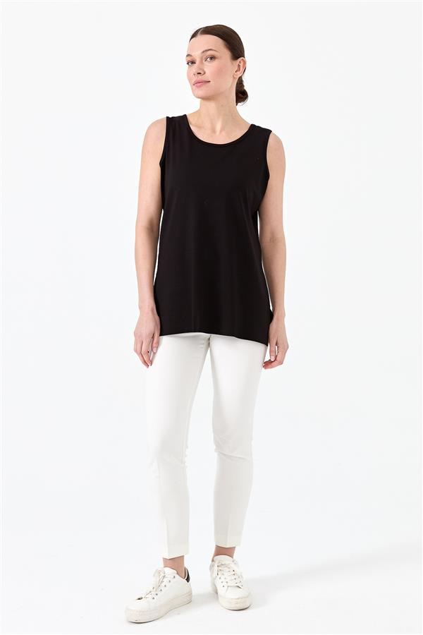 Женская майка на бретельках цвета слоновой черная 