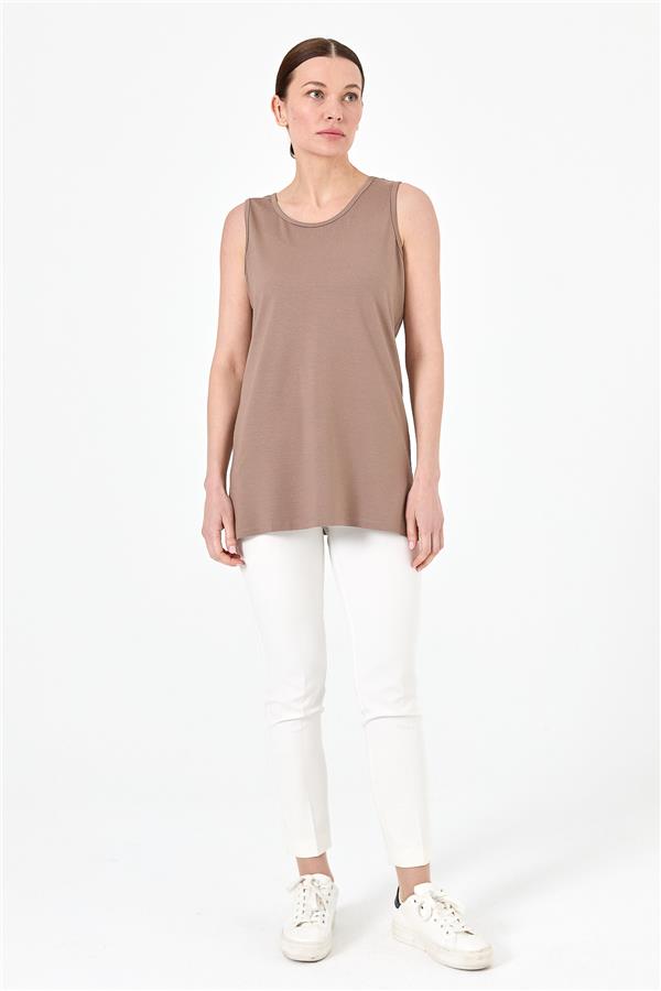 Женская майка на бретельках песочного цвета 