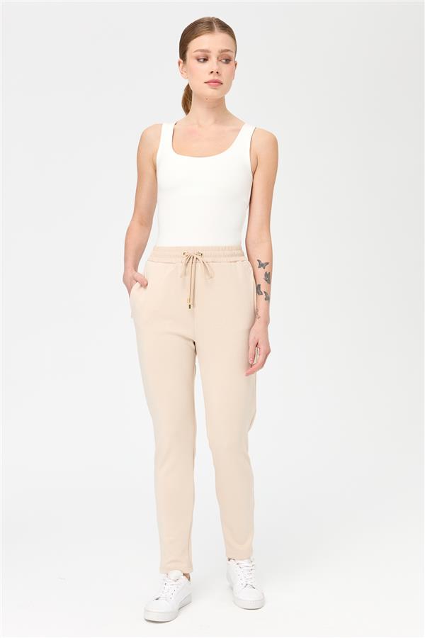 Женские спортивные брюки со шнуровкой на талии и карманами