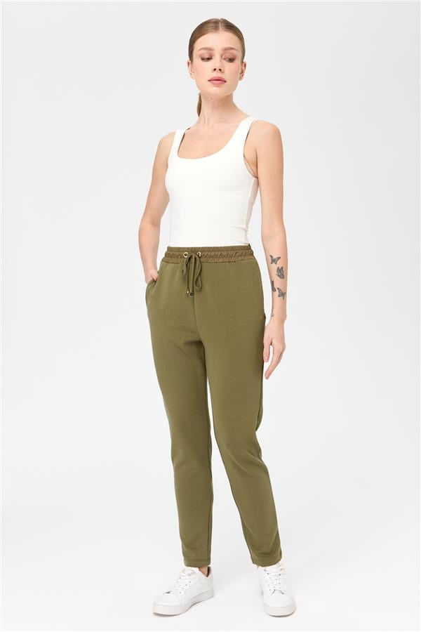 Женские спортивные брюки со шнуровкой на талии и карманами